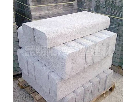 云南水泥制品在雨水收集和利用中的應(yīng)用前景如何？探索透水磚的新興領(lǐng)域！